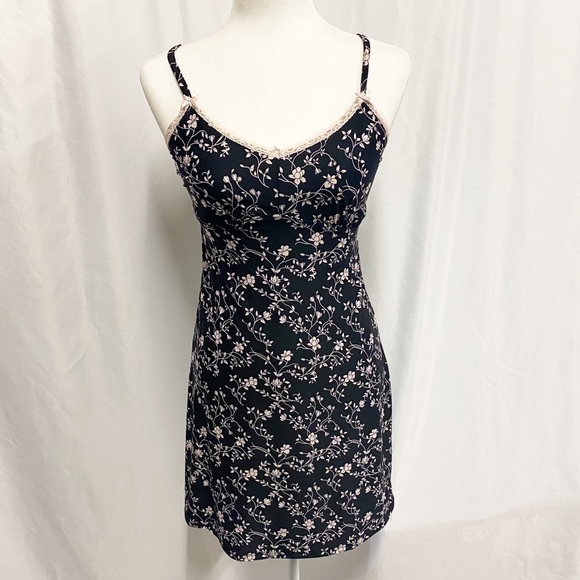 Rene Rofe Sleepwear Set Black & Pink Floral Slip & Robe - Picture 6 of 10